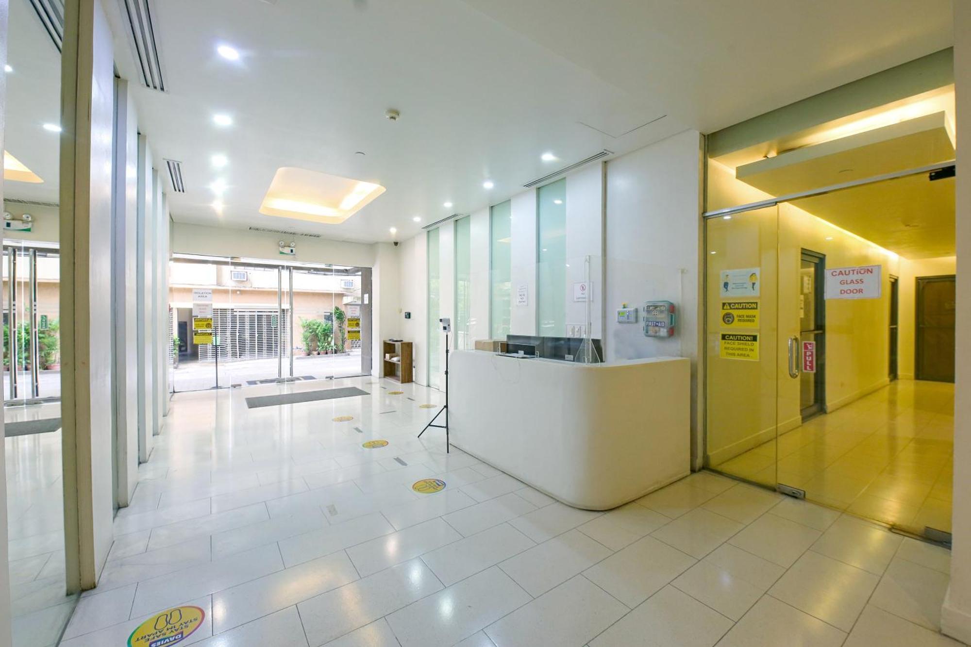OYO 769 Poblacion Suites Polaris Makati City Exterior foto