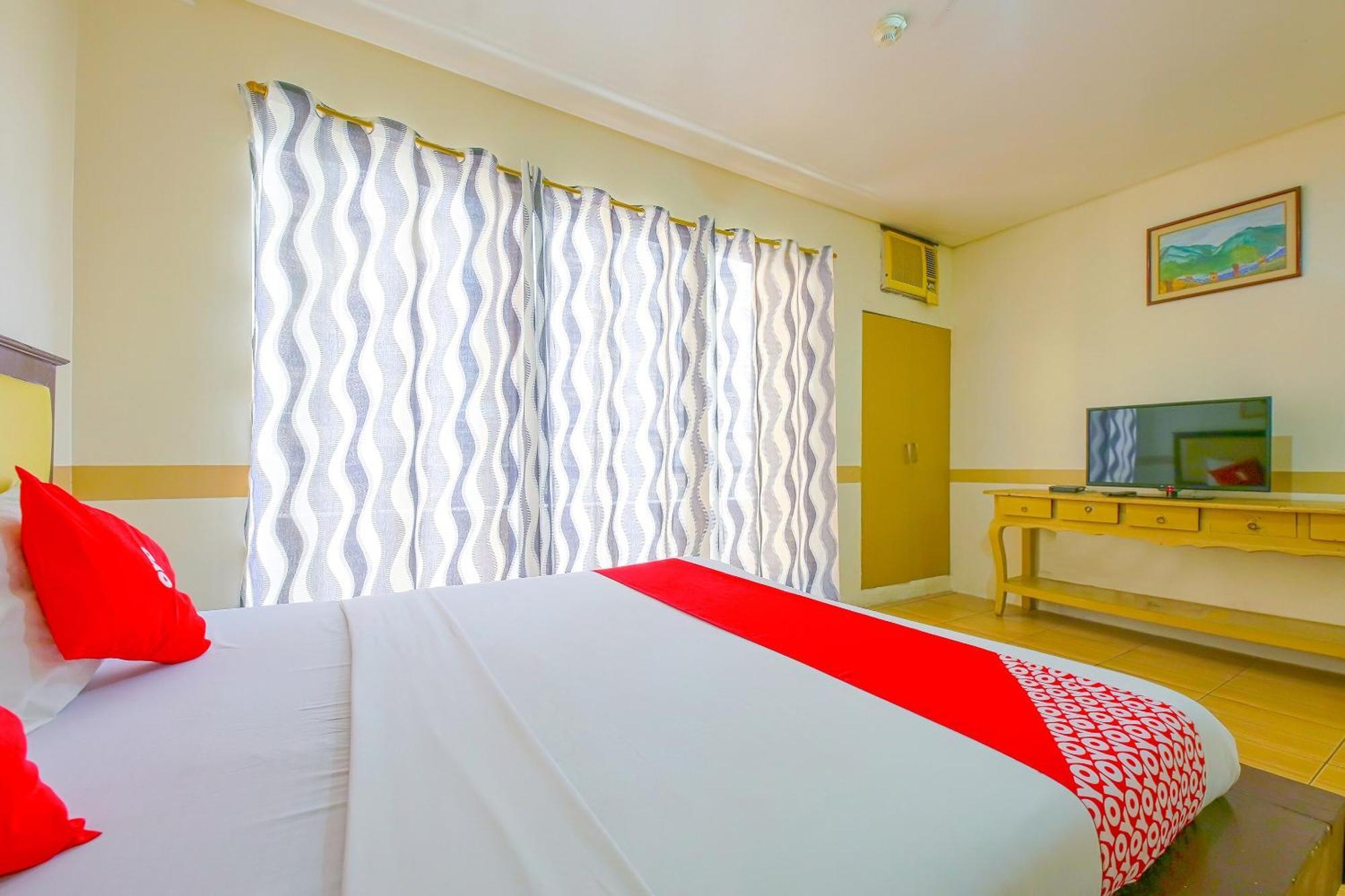 OYO 769 Poblacion Suites Polaris Makati City Exterior foto