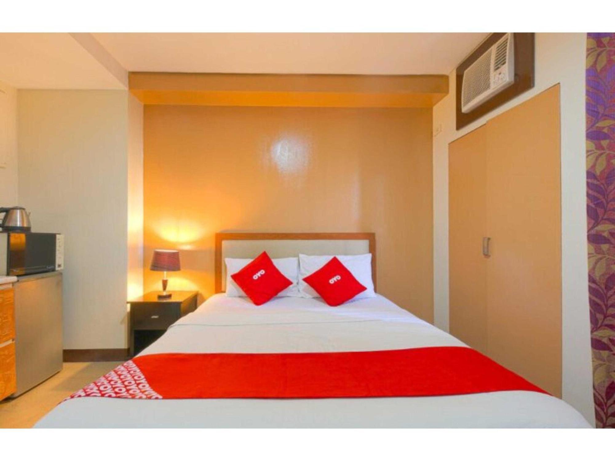 OYO 769 Poblacion Suites Polaris Makati City Exterior foto