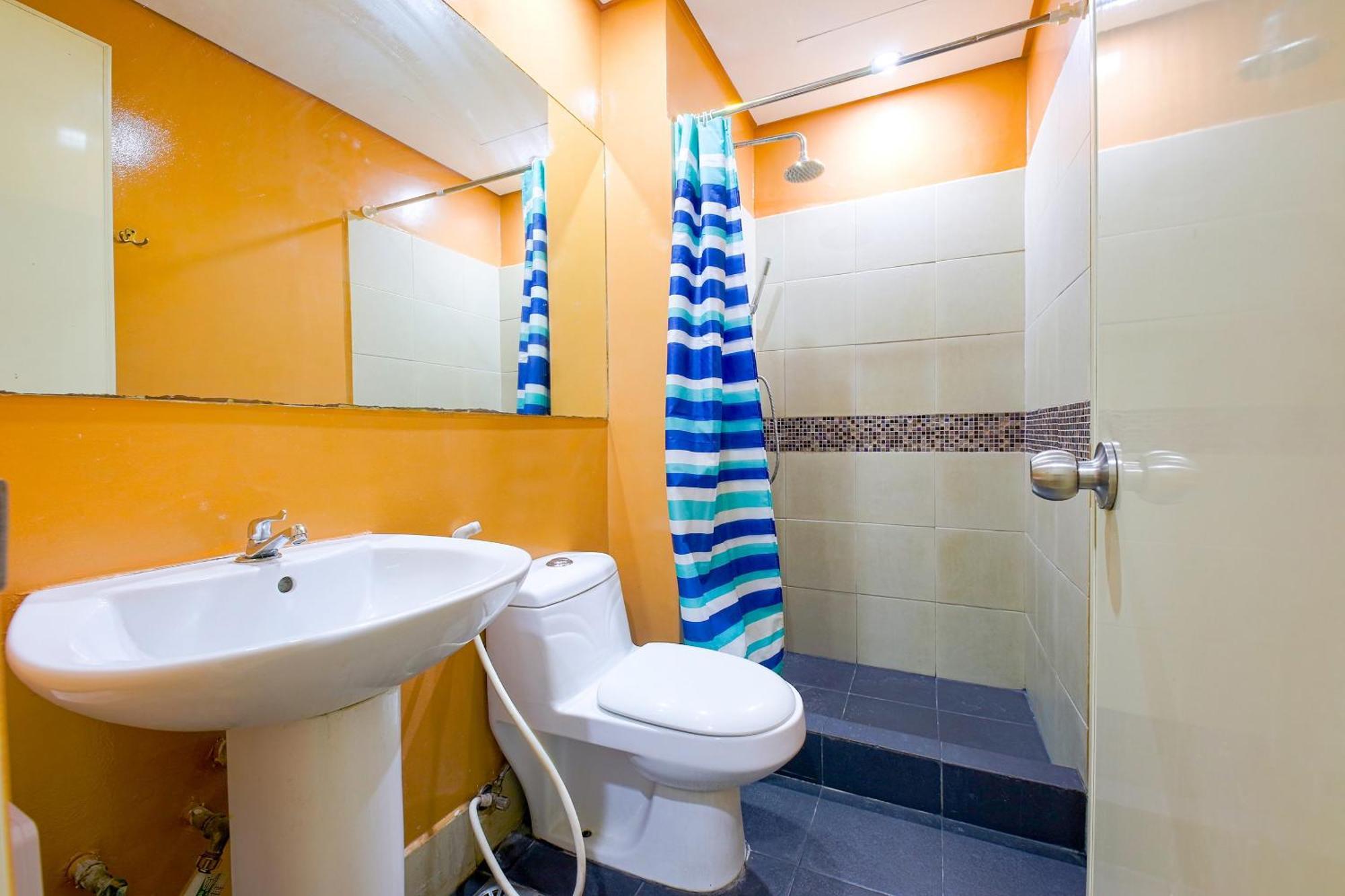 OYO 769 Poblacion Suites Polaris Makati City Exterior foto