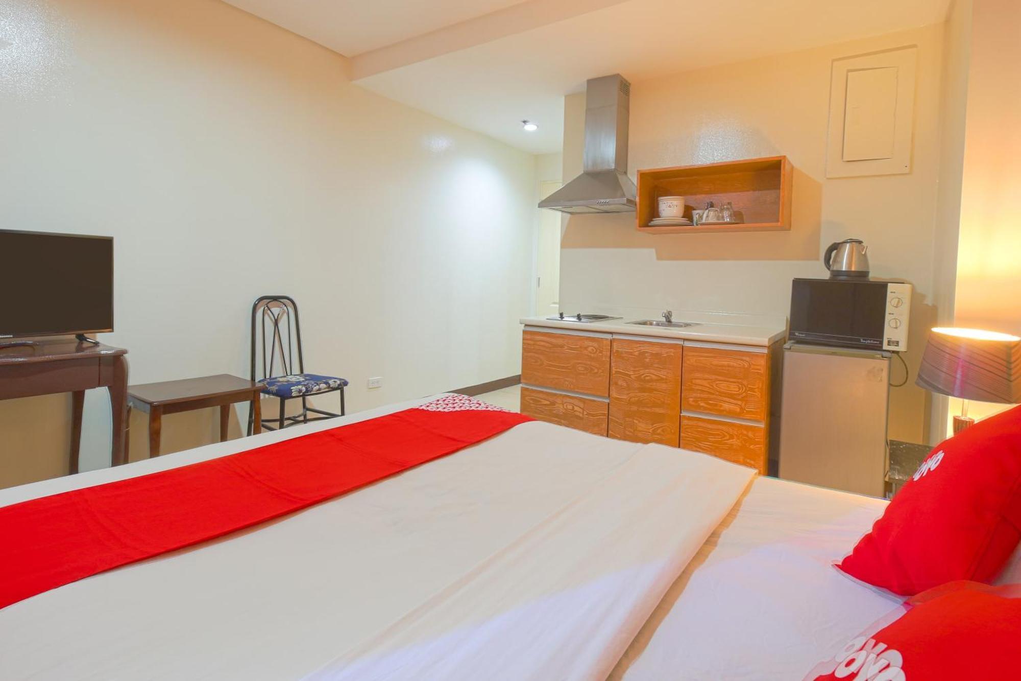 OYO 769 Poblacion Suites Polaris Makati City Exterior foto